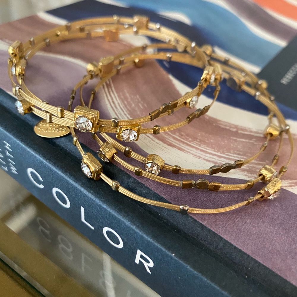 Seasonal Whispers guitar string gold bracelets✨ Set of 6!